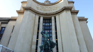 エッフェル塔を正面高台から望むことが出来る場所