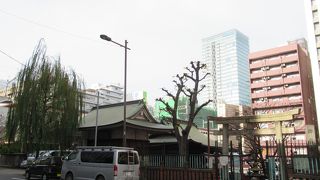 境内は広くないが見るものなどいろいろある神社です