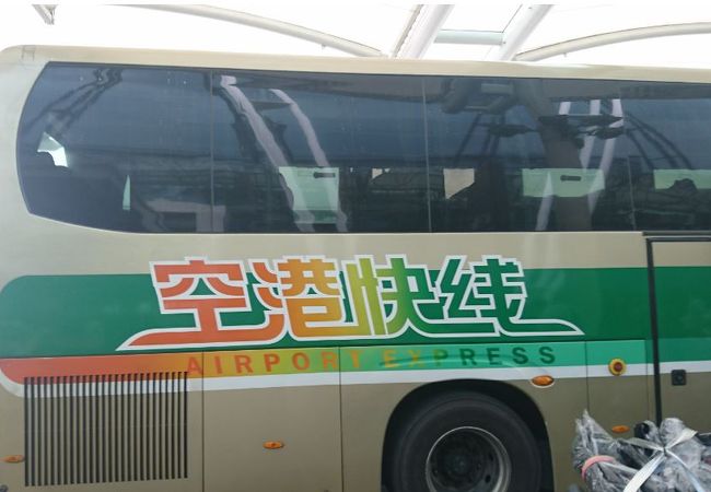 広州白雲空港からは各街にバス網が発達しています。