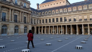 早朝散策でダニエル・ビュラン作品を好環境で楽しめました