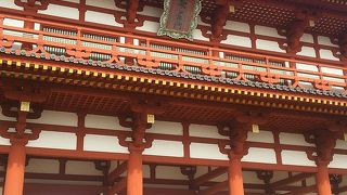 近鉄線を越えて行きます