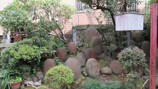 こんなに沢山の力石があるのは珍しいのでは と思います