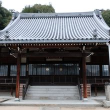 山の中腹にある本殿