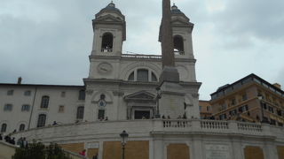 トリニタ・デイ・モンティ教会前