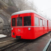 赤い登山鉄道