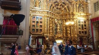 結婚式が行われていた