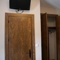 狭い部屋ながらもテレビもあった