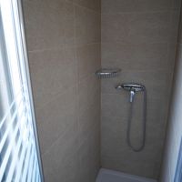 シャワールームは狭いけど清潔