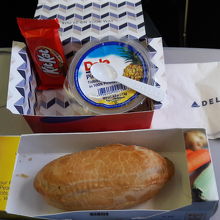 シアトル⇒成田のスナックです