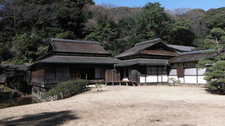 内庭と池の配置が素晴らしい看板スポット