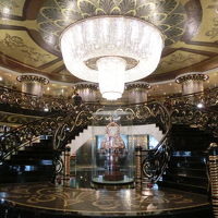 とてもフロントロビーに行く雰囲気ではない。