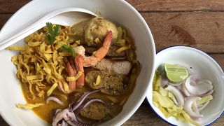 ニマンヘミンにある人気店です