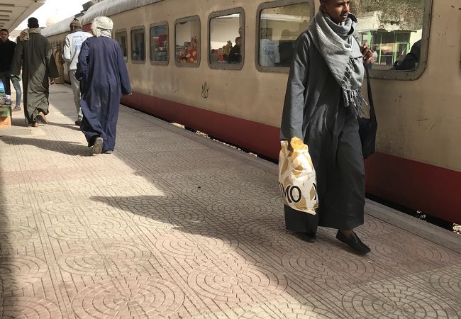 エジプト鉄道の列車の見分け方がわかりました。