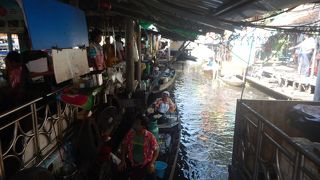 バンコク市内から近い水上マーケット