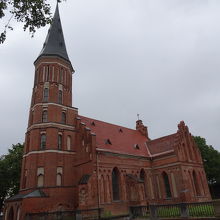 ネムナス川のほとりにあります。