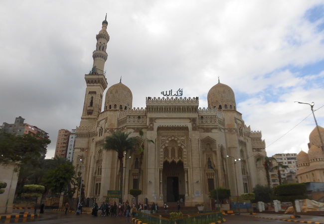 １３世紀調のモスク