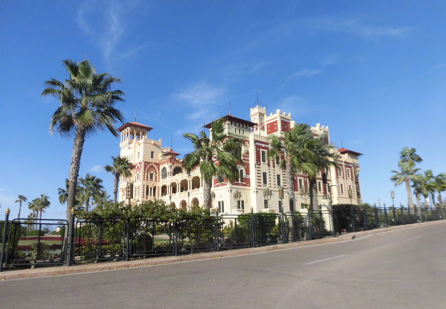 レゴで作ったようなデザイン