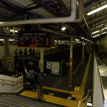 JR京都駅の奈良線ホーム改装中で狭くなってます