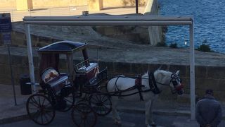 3か所で客待ち馬車を見ました