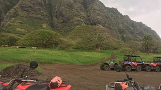 ハワイなのに山が迫っている場所！