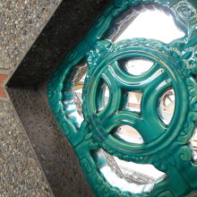 こ線橋の欄幹部に埋め込む陶器