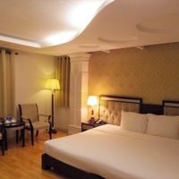 広めの部屋でした。天井もデザインされてます。