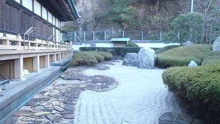 無料で鑑賞できる