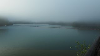 靄が掛かり神秘的