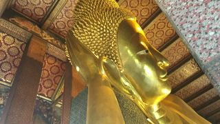 巨大なお釈迦様