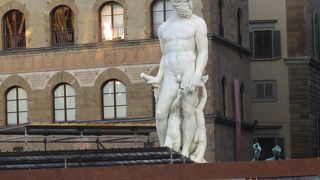 多くの芸術家を・・・