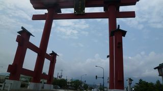 新幹線開通を記念して建てられた