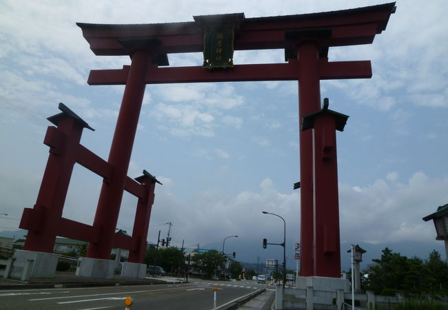 新幹線開通を記念して建てられた