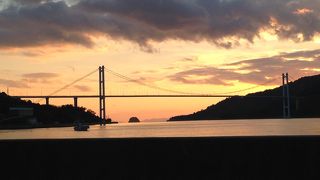 瀬戸内海の風景にマッチした素晴らしい橋