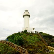 曇ってるけど、美しい白亜の灯台