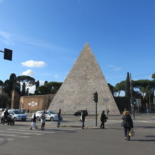 ピラミデ