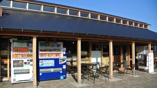 建て替えにより現在仮店舗で営業中