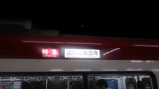 2018年７月13日の横浜22時23分発特急泉岳寺行きの様子