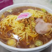 ラードの浮いた煮干し系ラーメン