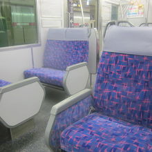 クロスシート車両内の様子