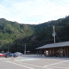 目の前にある　「道の駅　虫喰岩」