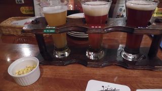 地ビールの飲み比べができます。