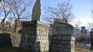 中島公園内、菖蒲池のほとり