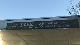 駅の周りは少し寂しい印象