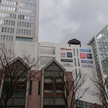 色々な店舗が入っております。