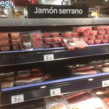 ハムの品揃えがすごい