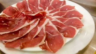 色んなハムがあります。