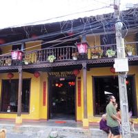 周りの歴史的建物と同様の素晴らしい雰囲気の建物です。