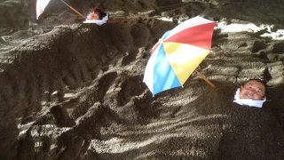 砂が温かく気持ちいい