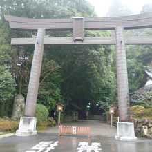 駐車場から近い鳥居