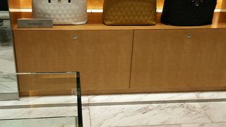 ドアボーイはいません